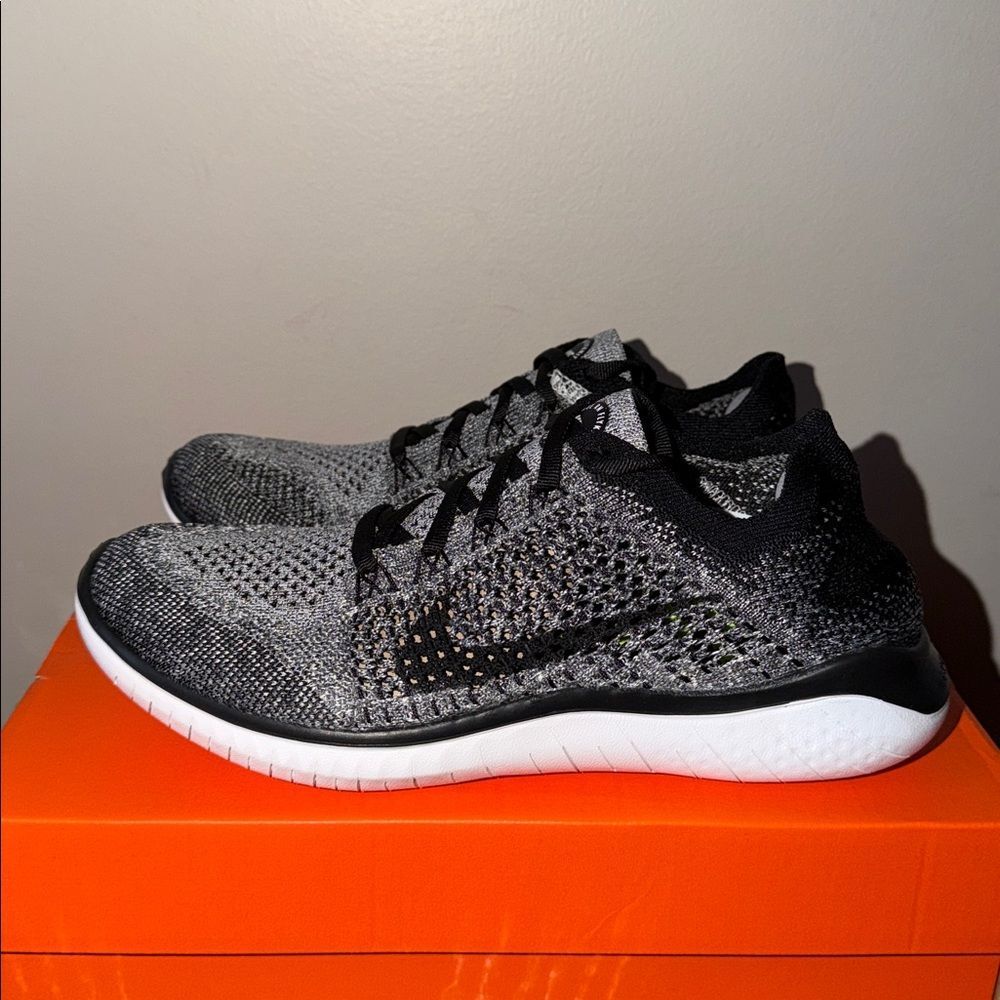 Nike Free Run Flyknit 2018 White Black 942839-101 Women’s Size 5 - Picture 2 of 5